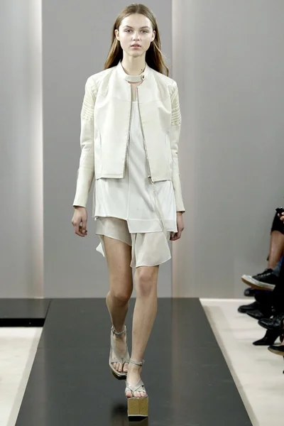Look 3